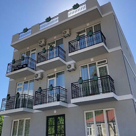 Hotel Charli Gonio Exteriör bild