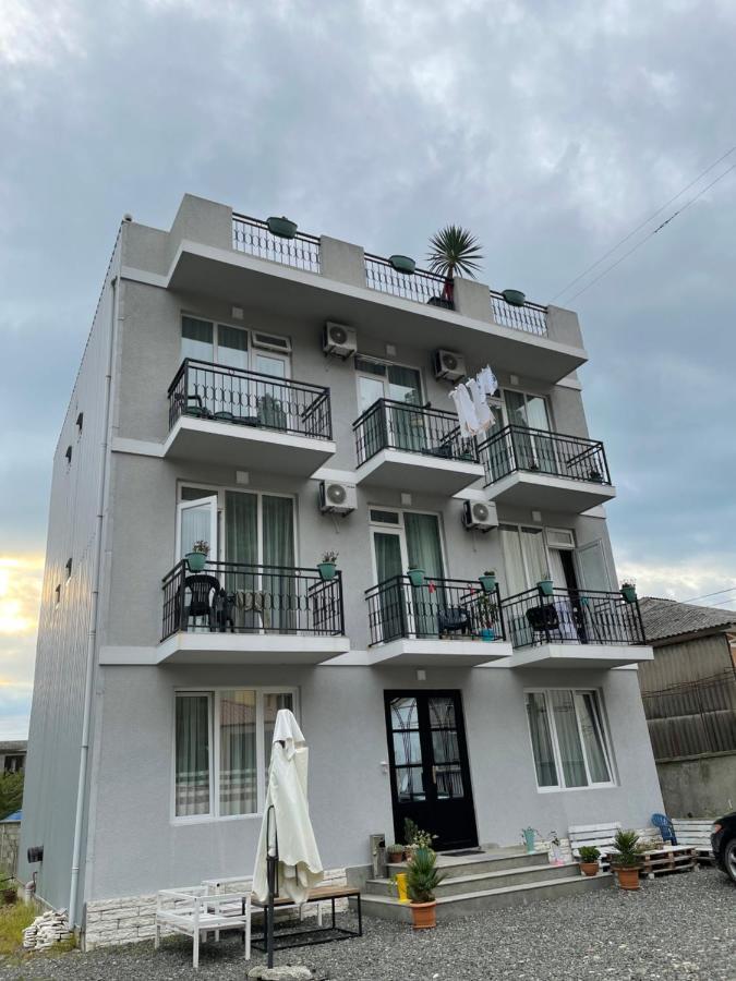 Hotel Charli Gonio Exteriör bild